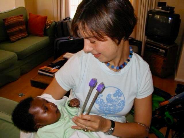 Acutonics practitioner working with meridian points